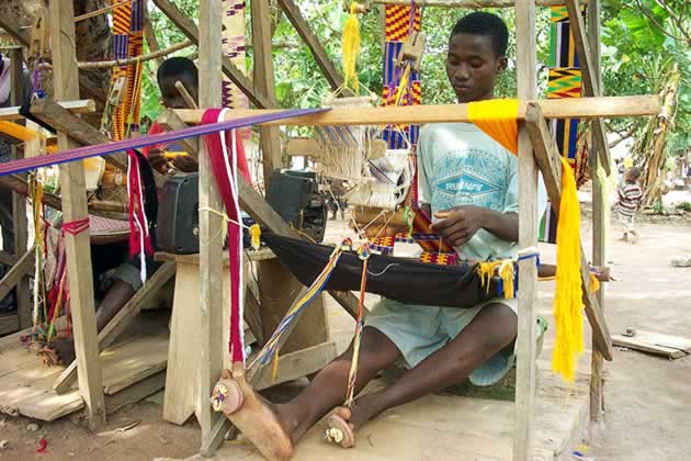 Artisanat - Les Tisserands en plein travail - Kpalimé - Togo