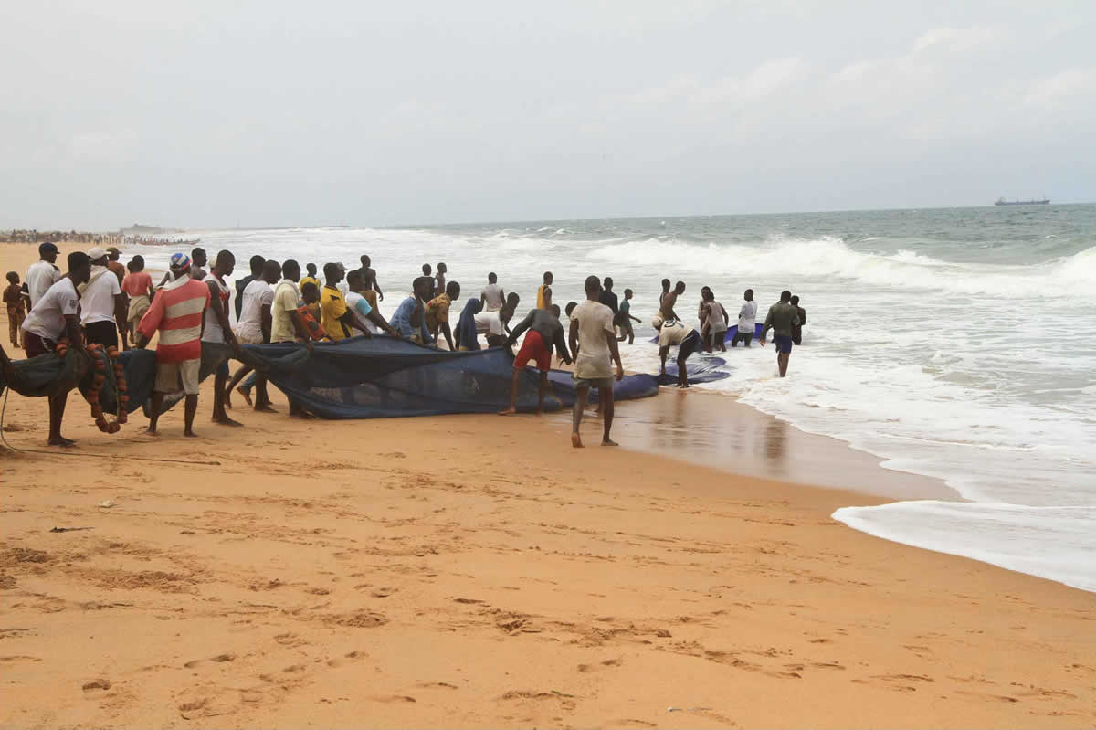 Activité de pêche à la plage de Lomé - Togo